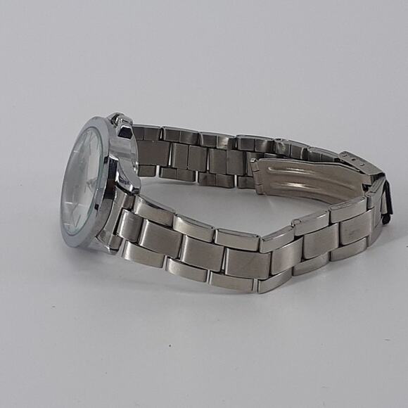 Women's Unbranded Wristwatch Silver Tone Analog Bracelet Style Band Career - Picture 12 of 12